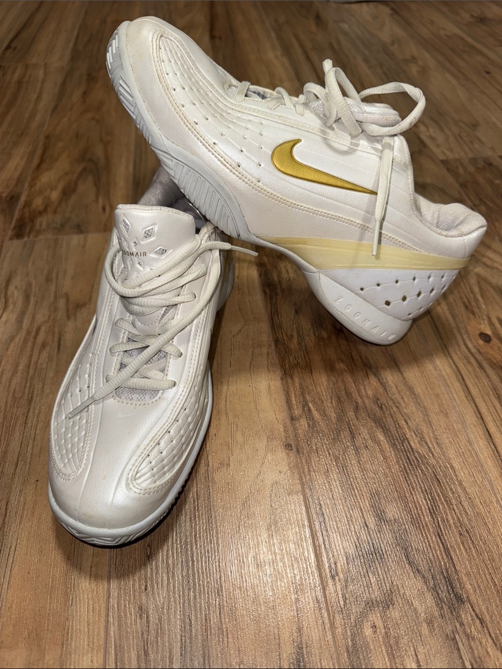 Nike Women's White ZOOM AIR and Gold Low-Top Sneakers